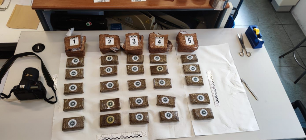 Droga a Trento: cocaina nascosta nei cespugli e 3 chilogrammi di hashish in uno zaino abbandonato al parco